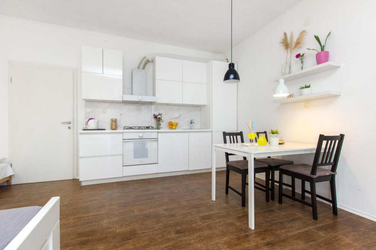The Whitehouse Apartment Brodarica  Extérieur photo