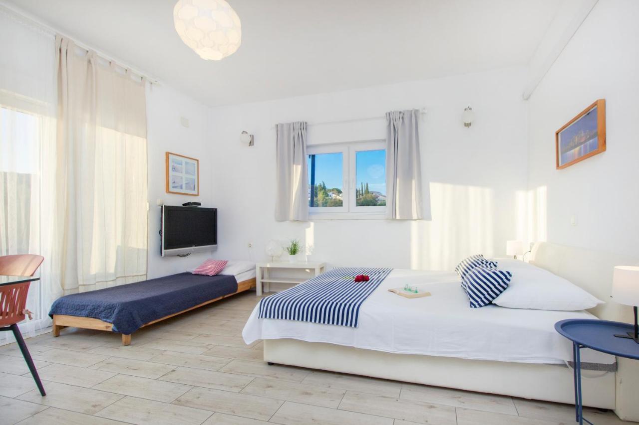 The Whitehouse Apartment Brodarica  Extérieur photo