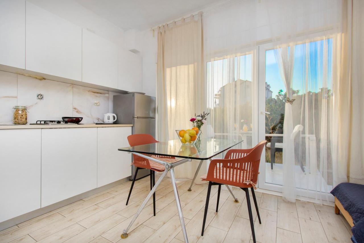 The Whitehouse Apartment Brodarica  Extérieur photo