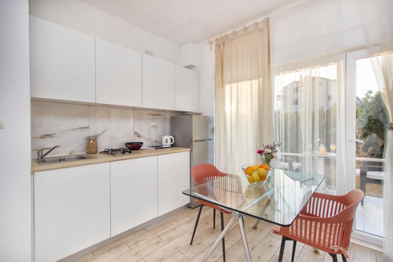 The Whitehouse Apartment Brodarica  Extérieur photo