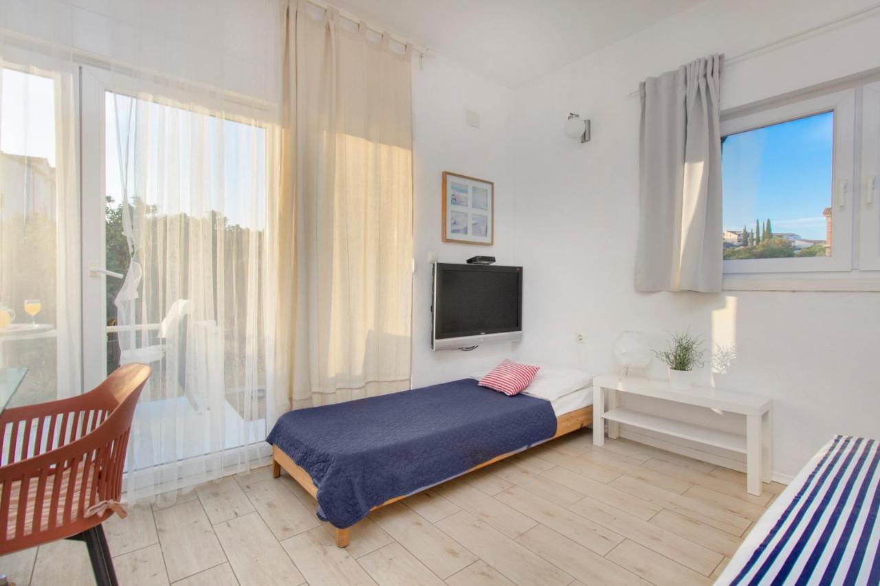 The Whitehouse Apartment Brodarica  Extérieur photo